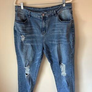 Distressed Medium Wash Women’s Cropped Jeans